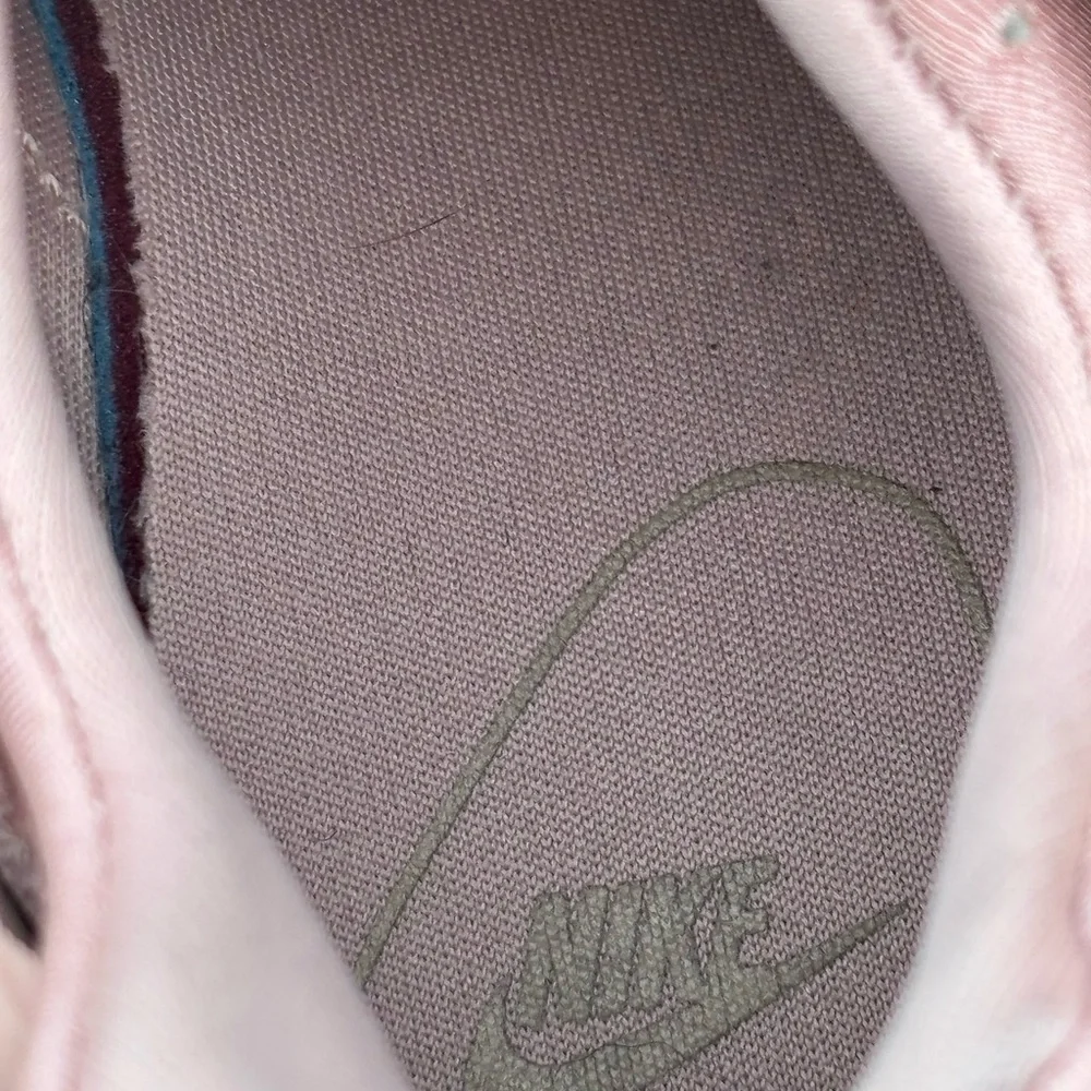 Nike Air Haurache Run in Particle Pink Suede Sneaker Sz 8